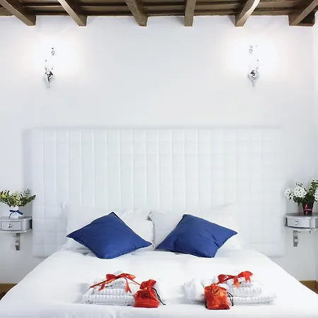 Hub Navona Oda ve Kahvaltı 4*