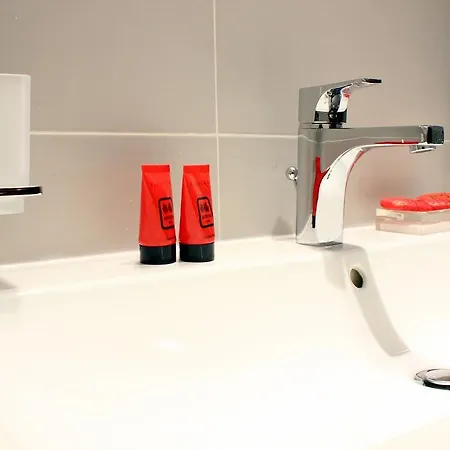 Hub Navona Oda ve Kahvaltı 4*